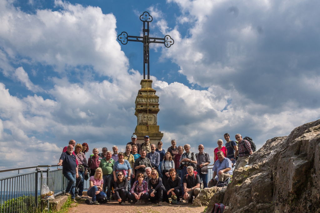 Die Tagungsteilnehmer am Gipfelkreuz des Litermont (Foto: H. Gerschel)